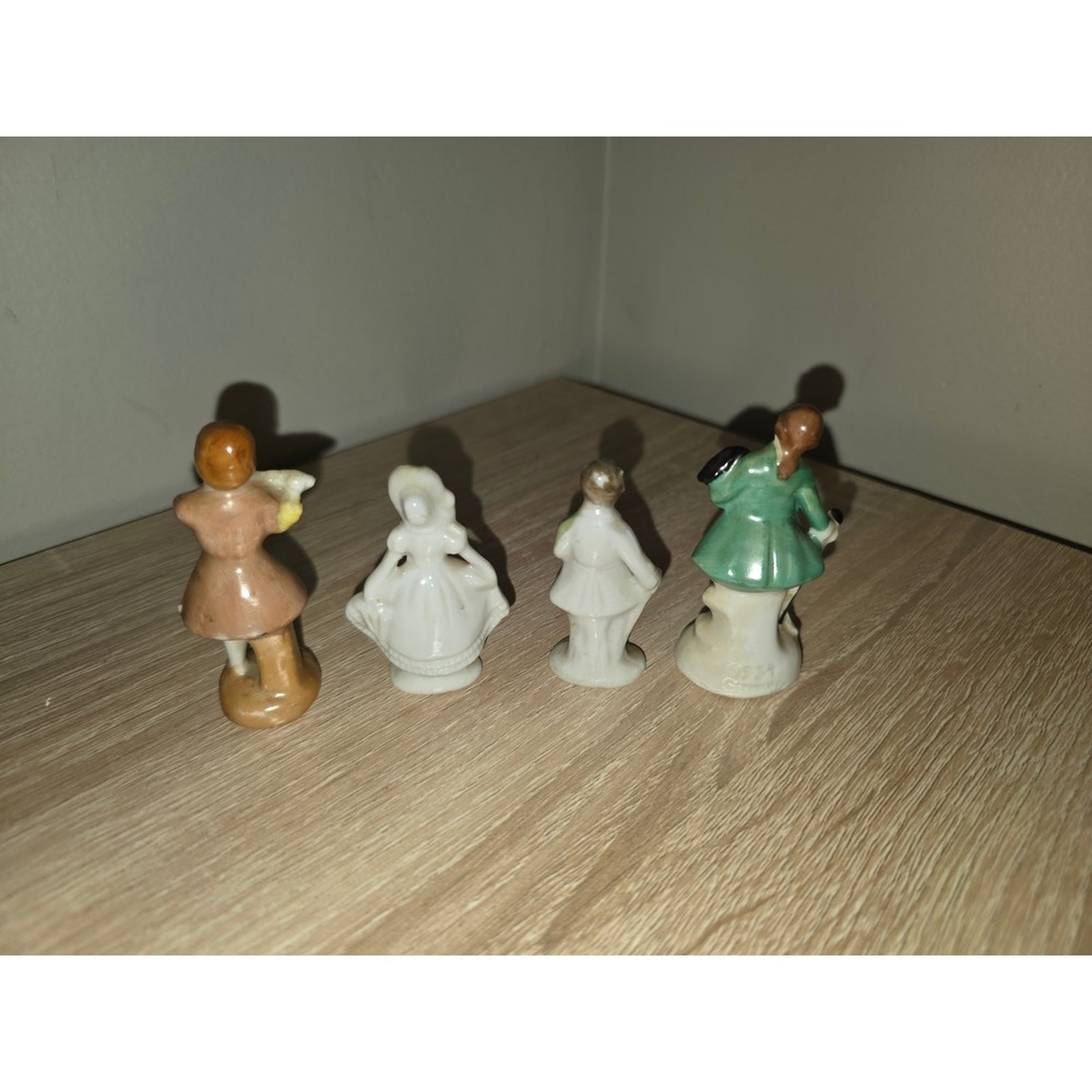 Vintage Miniature Porcelain Colonial Figurines Set of 4 Hand Painted Glazed - Picture 4 of 6